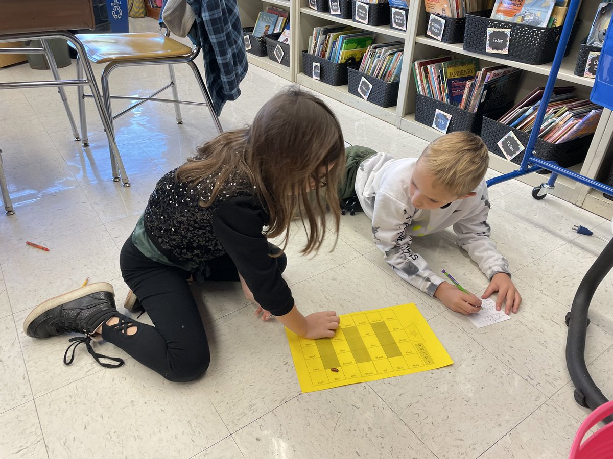 MrsKenar2's tweet photo. SO engaged during our CKLA board game, reviewing the different spelling for the /s/ sound. #112Leads https://t.co/Om7QoCk4u5