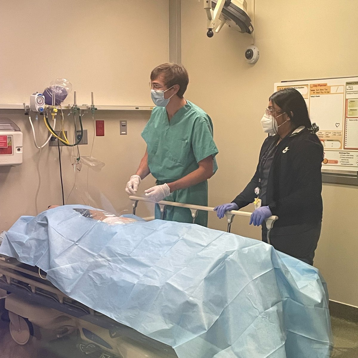Our new @uamshealth Interventional Radiology #IR residents @uams_com @uams_ir participate in #simulation education led by Dr Mollie Meek, MD & Dr Erin Priddy, MD 🌟🤩🌟 Rehearsing contrast reaction and conscious sedation management to optimize our outcomes @SSHorg @MollieMeekIR