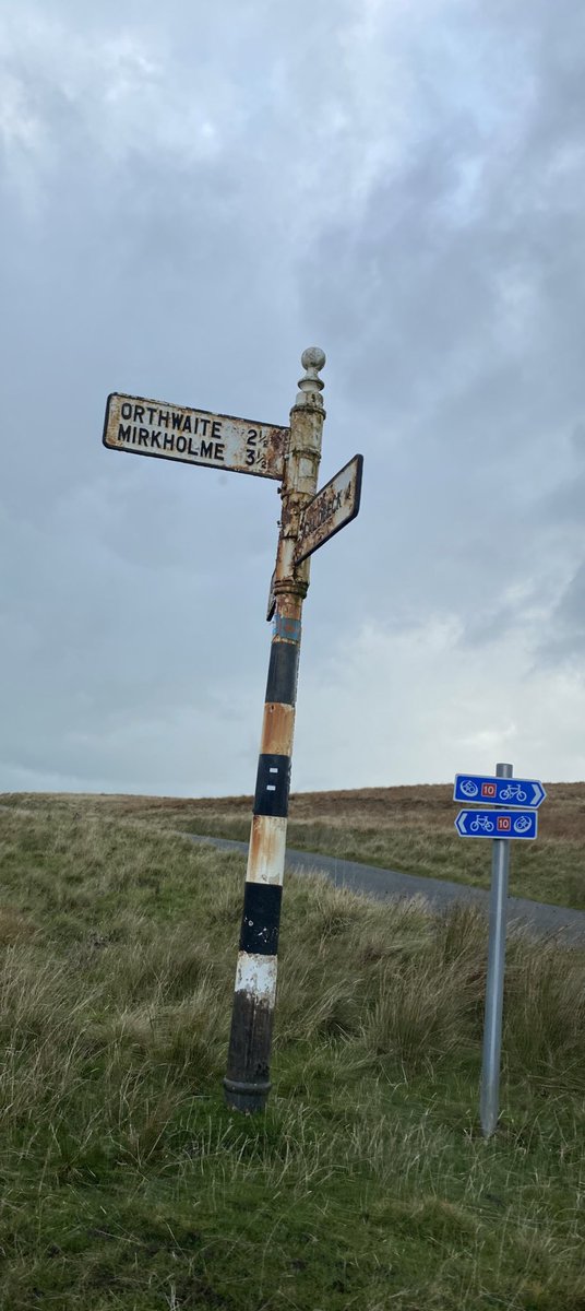rattycastle's tweet photo. #FingerpostFriday seen better days #Uldale https://t.co/h3AerQN3mQ