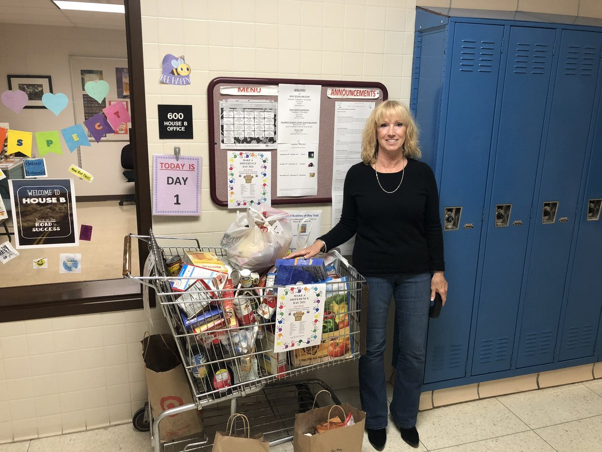 A nice turnout for Make a Difference Day today! All food goods donated to the Penfield Ecumenical Food Shelf. Thank you 
Bay Trail for taking care of others. ❤️🖤❤️