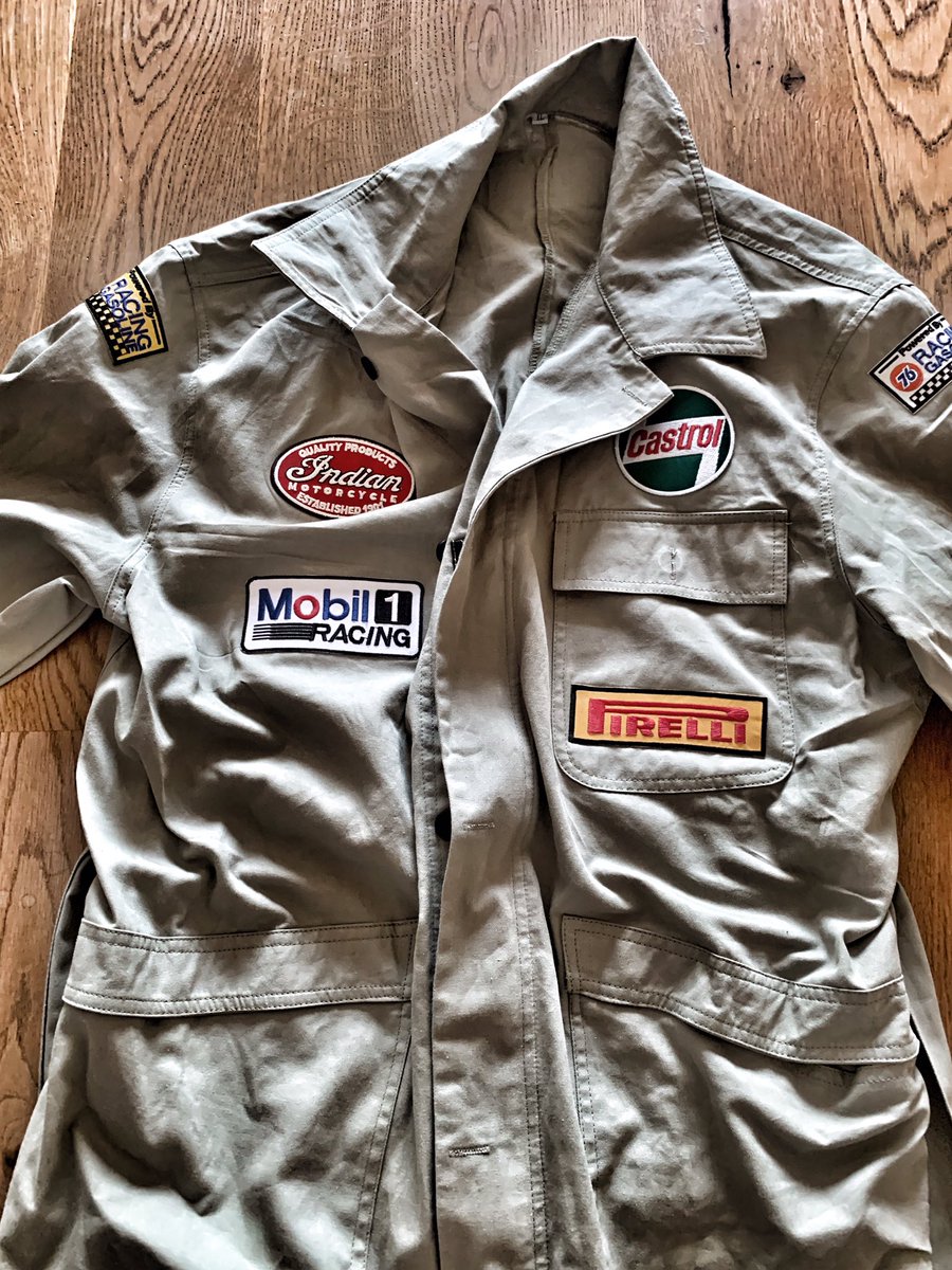 meddidocc's tweet photo. So, Mechanikeranzug „bedampft“. Den Rockabillydamensticker hab ich lieber auf die Hickory Stripe Latzhose gemacht.☺️Dazu ein Clip vom #RaceofGentlemen in den USA In Europa ein Erlebnis : #RömoMotorfestival #Vintageracing #HodRod #RocknRoll #Rockabilly 
https://t.co/8iCtYHWWZx https://t.co/ti4nBWee19