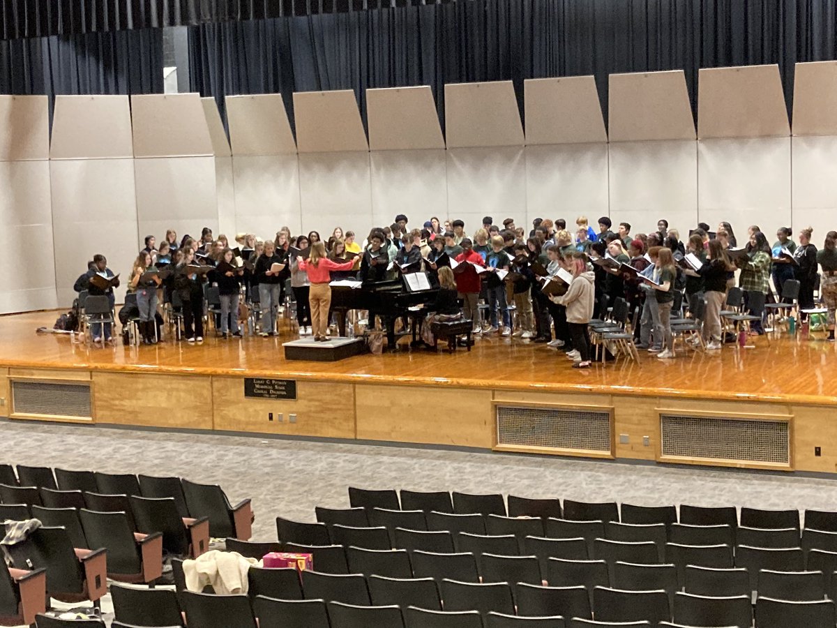 Congrats to these FC Choir students on their accomplishment of auditioning, being selected, and performing with the JCPS All-County Chorale! Their concert was outstanding and they represented us well!
Francisco Hernandez Campos
Aidan Elder
Ruth Mwamikazi 
#FCProud #TigerChoirs