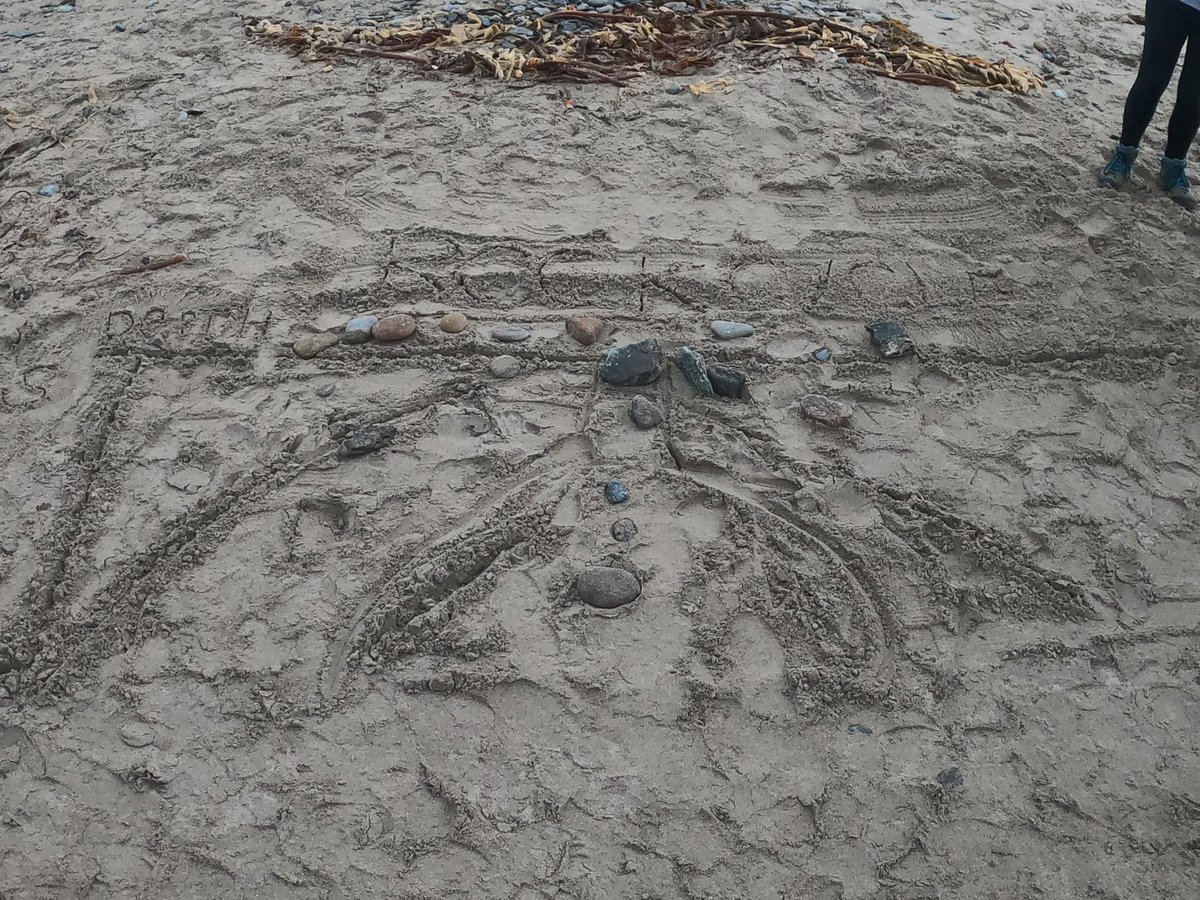 First Day (Evening) complete✅ 
A gentle introduction this evening on the beach. We were split into groups and made ‘posters’ in the sand explaining the rock cycle with <a href="/ATBrasier/">Alex Brasier</a> 🌋
<a href="/abdngeology/">Aberdeen Geology & Geophysics</a>