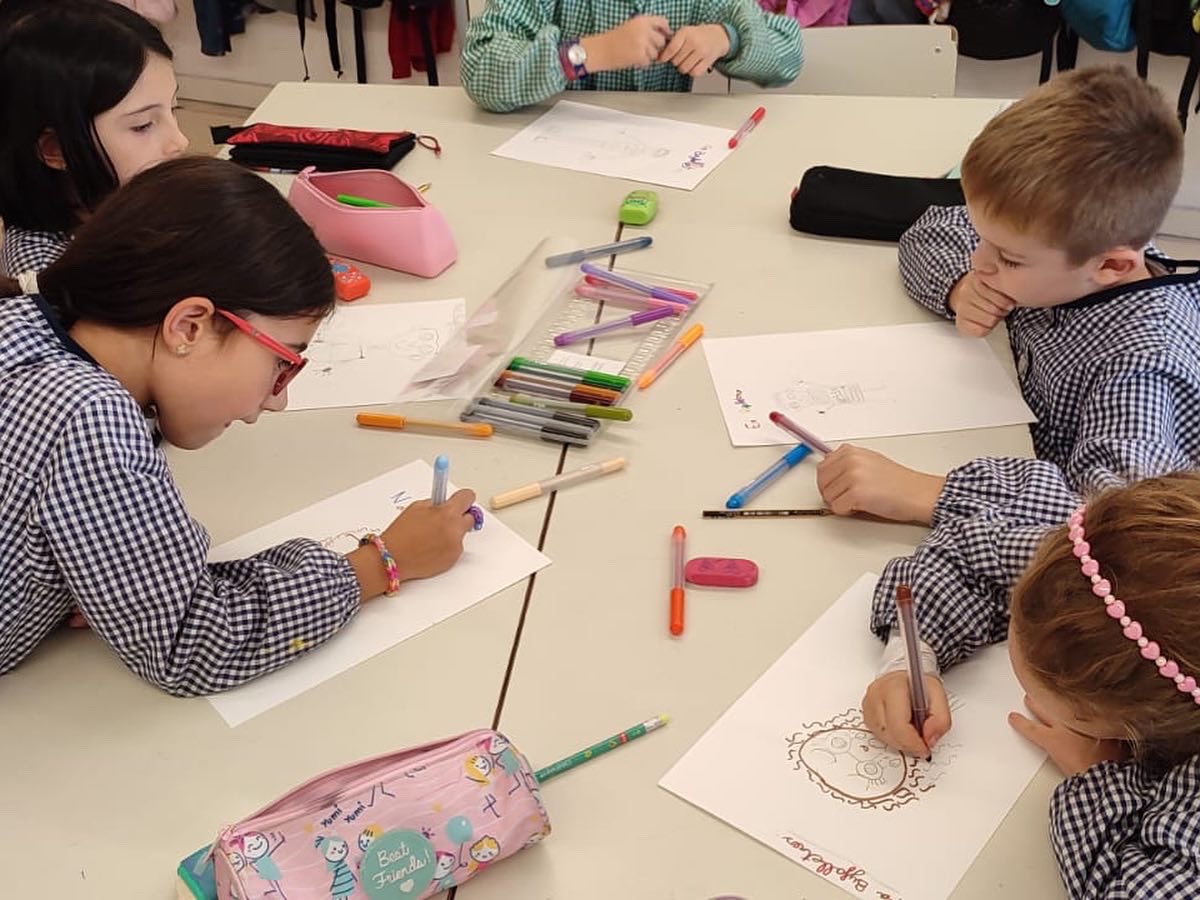 Escolaelcim's tweet photo. Un any més el gran Cesc Serrat ens ha visitat per animar a la classe de les tortugues a llegir molt i molt a través de les seves històries. Que bé ens ho hem passat! 🏫📚🖍 @Escolaelcim @EscolesCoop #escolaelcim #escolaterrassa #2nprimaria #llengua #tallerbufalletres https://t.co/1YVnwzW0hL