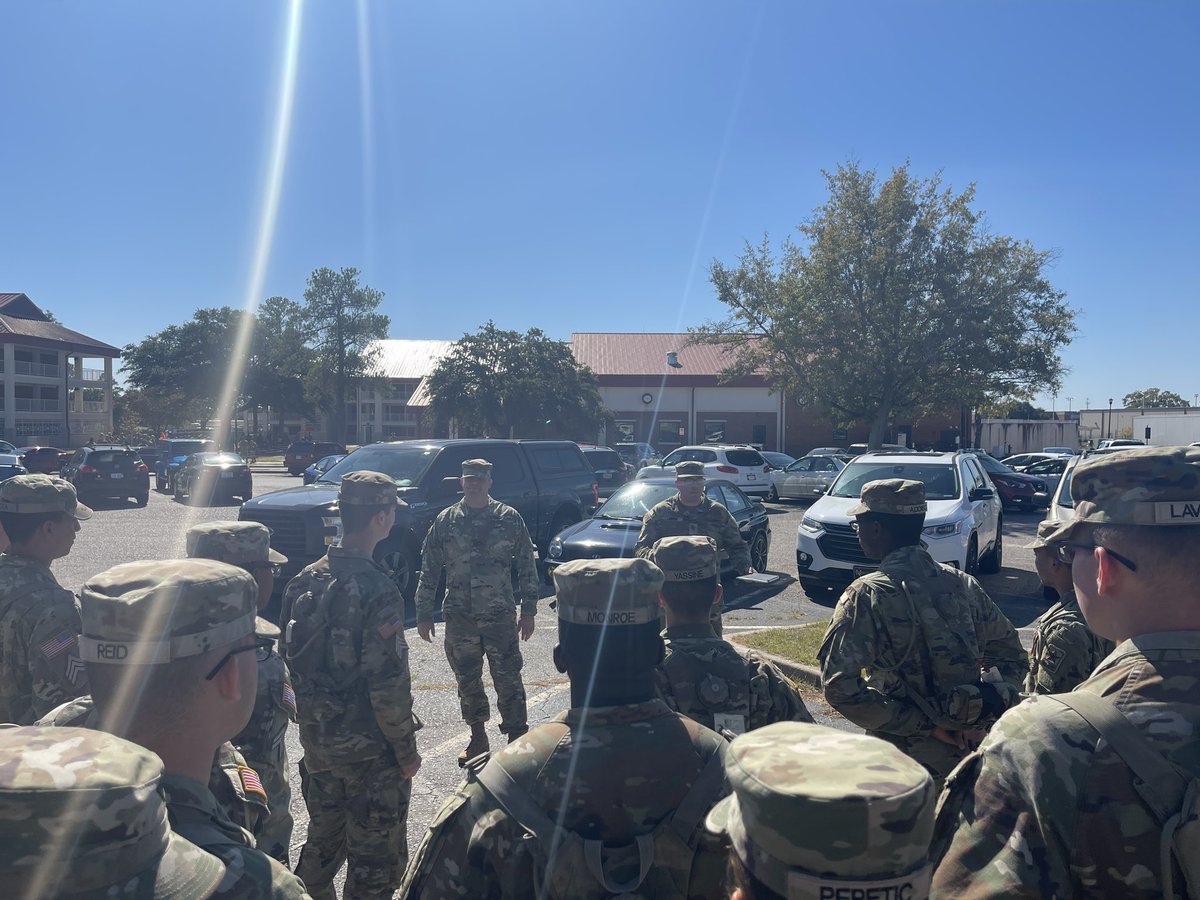 551stSignal's tweet photo. Engaged leadership matters. Thanks to MAJ Dan Byrnside and CSM Tim Larkin from 125th Cyber Protection BN
@SCNationalGuard for visiting their Soldier in 25B MOS training, PFC Briggs today. Thank you for sharing words of wisdom and motivation with our Soldiers. #ThisIsMySquad https://t.co/I0KriLP1aQ