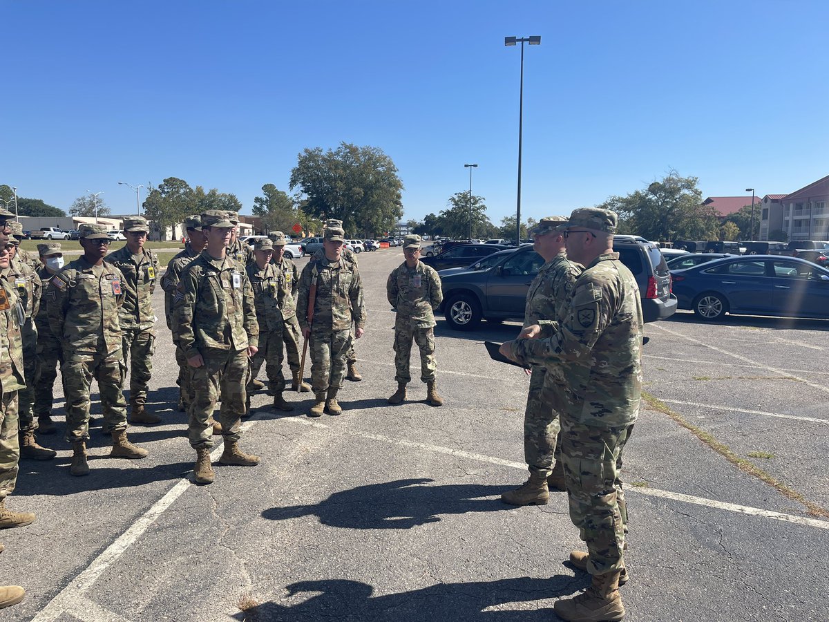 551stSignal's tweet photo. Engaged leadership matters. Thanks to MAJ Dan Byrnside and CSM Tim Larkin from 125th Cyber Protection BN
@SCNationalGuard for visiting their Soldier in 25B MOS training, PFC Briggs today. Thank you for sharing words of wisdom and motivation with our Soldiers. #ThisIsMySquad https://t.co/I0KriLP1aQ