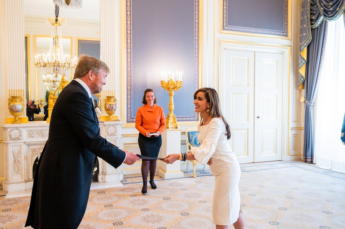 Wednesday was a special day for my family and I, as well as for our entire 🇺🇸 Mission to 🇳🇱 team! For some snaps of the presentation of my credentials to HM King Willem-Alexander, please have a look at these amazing photos: tinyurl.com/5n7k6xr8