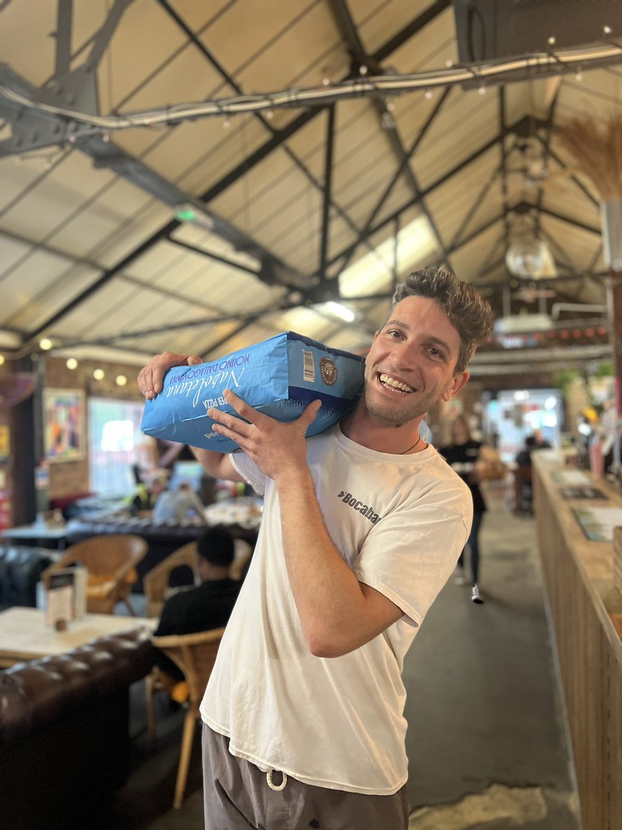 Always smiling, Illian’s got the flour,ready for making some pizza dough!
#bristolpizza
#cocktailsbristol
#lovebristol
#bestofbristol
#paintworksbristol
#bristoluk
#bristolfood
#visitbristol
#foodieinbristol
#pizzachef
