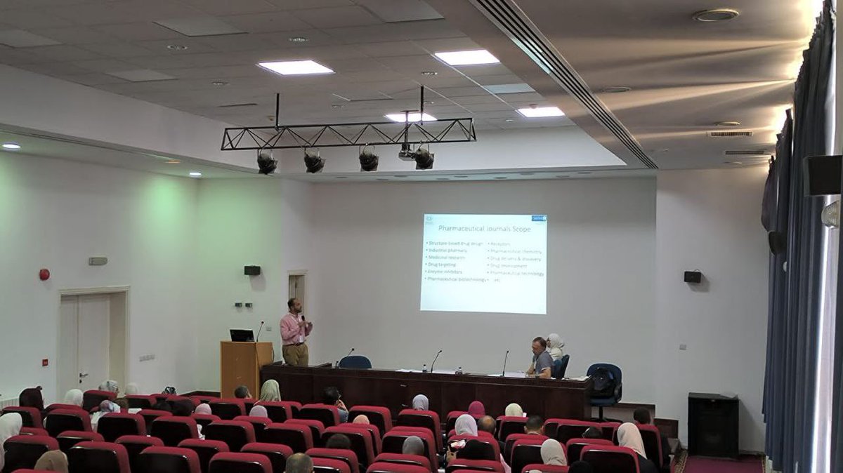 SaryAlsanea's tweet photo. تشرفت بالمشاركة في المؤتمر الصيدلاني الثامن والذي تنظمه كلية الصيدلة بجامعة الزيتونة الأردنية وشارك فيه العديد من المتحدثين الدوليين. 
تحدثت عن التحديات والفرص التي تواجه المجلات العلمية الصيدلية.
 ختاماً أشكر اللجنة المنظمة وجامعة الزيتونة على الدعوة وحسن التنظيم وكرم الضيافة. https://t.co/woADTOvCRm