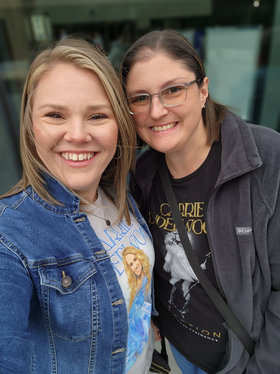 lizannejames's tweet photo. What an amazing night!!! @carrieunderwood is truly PHENOMENAL! 
Can't thank @MegnDanielle820 enough for the invite!!❤️
#DenimAndRhinestonesTour #FirstCountryConcert #amazing #CarrieUnderwood https://t.co/tywoT1HSL1