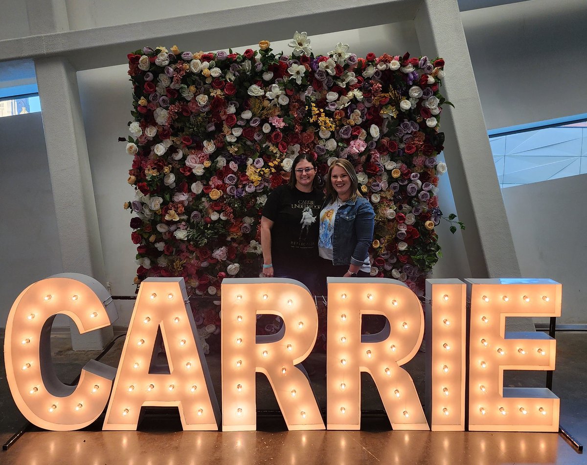lizannejames's tweet photo. What an amazing night!!! @carrieunderwood is truly PHENOMENAL! 
Can't thank @MegnDanielle820 enough for the invite!!❤️
#DenimAndRhinestonesTour #FirstCountryConcert #amazing #CarrieUnderwood https://t.co/tywoT1HSL1
