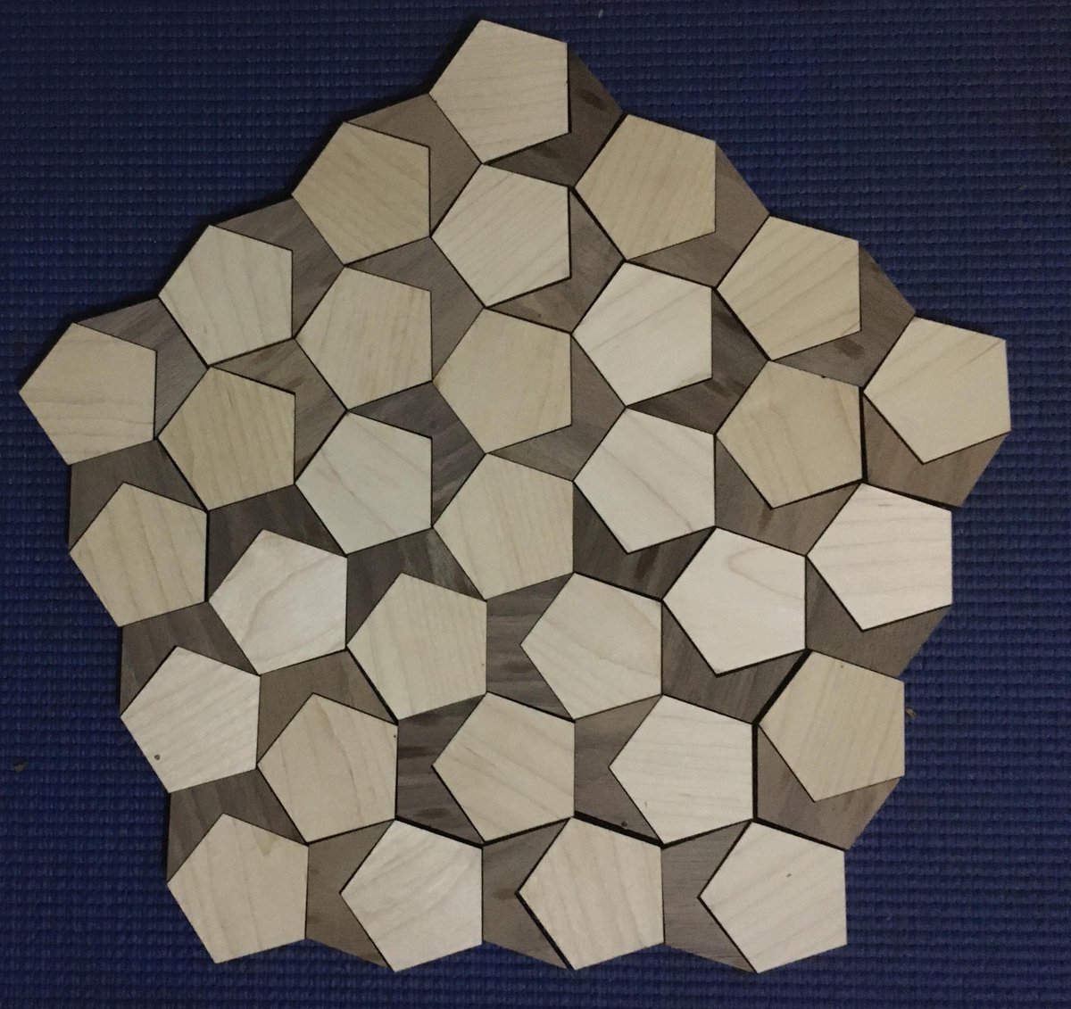 Another tiling of equilateral pentagons, alternating dark concave forms and light convex. I could also use 2 concave pentagons and a wide rhombus.