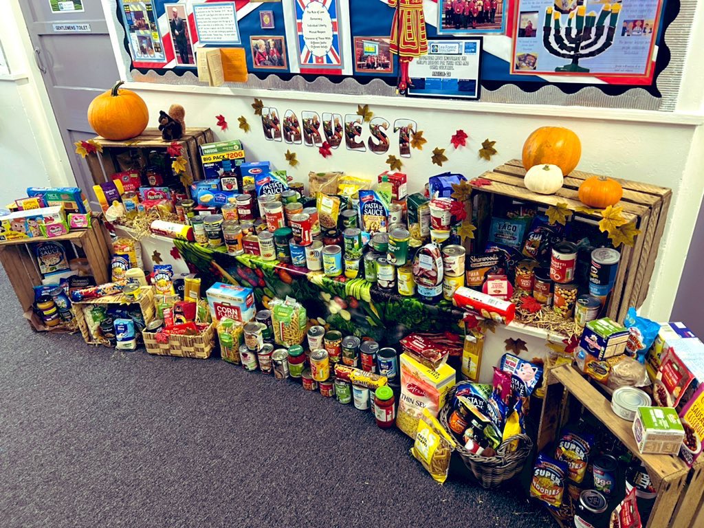 Lea_Forest_Lift's tweet image. Trick or Treat? Actually, just treats! 🌽🥫Some of our pupils delivered harvest festival packages along to @WelcomeCIC today for our local community to benefit from #BigHearted 💙 @Lea_Forest_SLT @lea_forest_aet @lea_forest_curr @BirminghamEdu @SFE_Tweets @AETAcademies