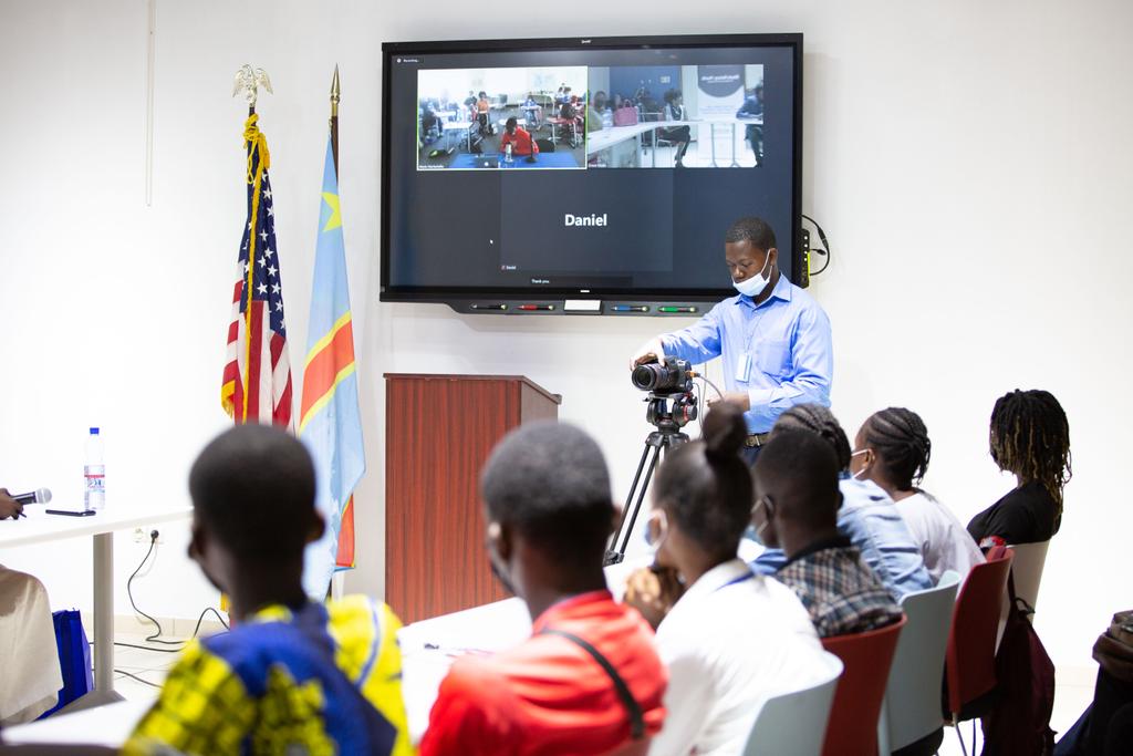 EricImpion's tweet photo. Félicitations à eux! Leur niveau excellent de réflexion et d'anglais nous avait impressionnés lors du BHM conférence. Il y a un Congo différent qui existe, l'espoir existe. @USEmbKinshasa @access_drc @AbazizaTrez @zainakerekere @FabiolaNgongo @JeunesseCN_RDC https://t.co/j7zbKlDetF
