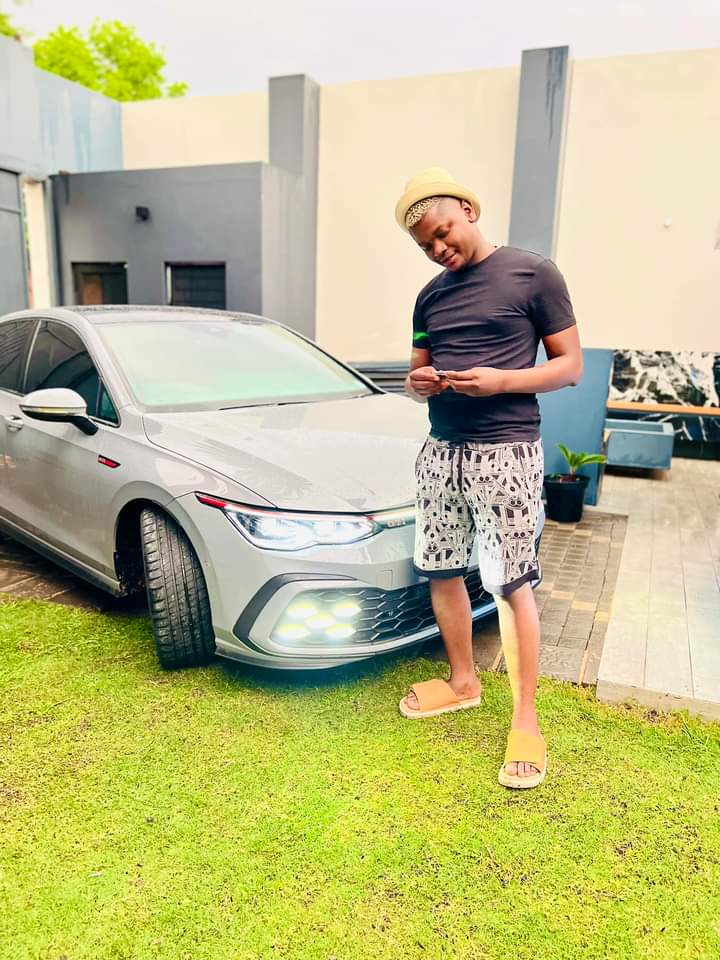 Happy birthday to Benny Raolane AKA Prince Benza 🤴🤴🤴🤴it is with great pleasure that i am here to celebrate another year of my life🥰 I am grateful for surviving all the challenges throughout the last 365 days and turning a year older🙏

I
