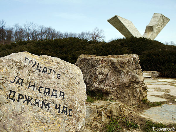 PribicevicU's tweet photo. Dan secanja na zrtve! Najmanja saveznicka drzava tadasnja #Yugoslavia (#Srbija) bila je treca po zrtvama nacista. 
Slava zrtvama! Ne zaboravljamo!Ponosni na antifasisticki pokret i uvek na pravoj strani istorije.✊✊✊
#WWII #VictimsDay #RemembranceDay 
#nonazi #heroes #History https://t.co/HIOnD659Io