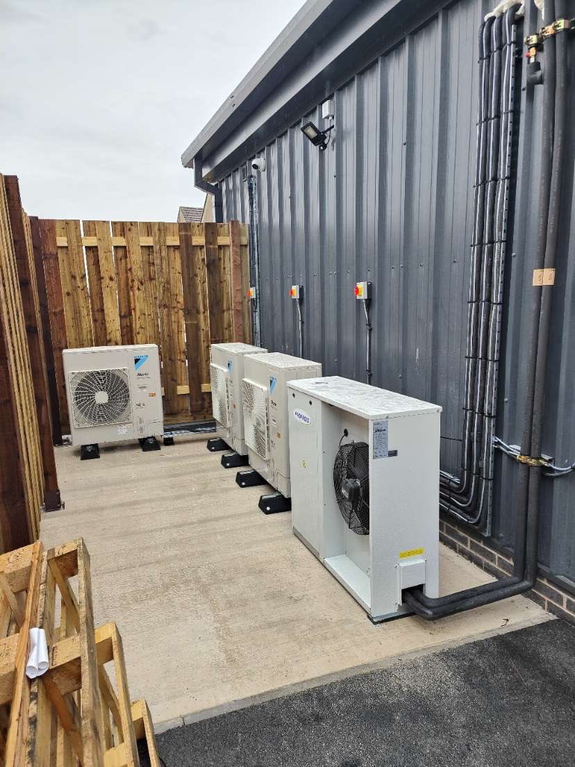 Mr_Chill_it's tweet image. New install just finished for a well known store, Profroid CO2 unit doing the chillers and Daikin AC for the shop area