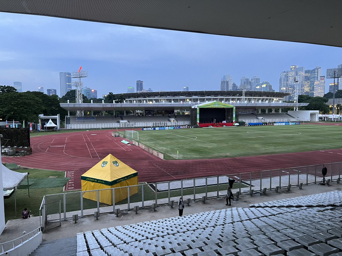 seongra_ss's tweet photo. POV Be The Sun in Jakarta at Stadion Madya 

View Section tribune

Paling atas, paling pojok

Viewnya malah cakep menurutku😩💗

#BETHESUNinJKT https://t.co/TBbxcCd1yl