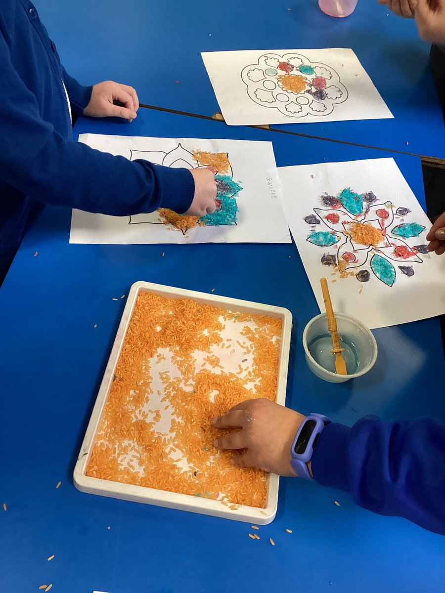 RavensdalePS's tweet photo. Year 2 had a super time learning about how Sikhs and Hindus celebrate Diwali. We then had a go at making our own rangoli patterns using coloured rice. Happy half term, and an early happy Diwali to all who celebrate! #RPSY2 #HappyDiwali https://t.co/NBfoBSGQo8
