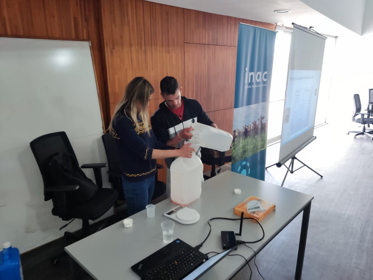 INAC_Uruguay's tweet photo. Hasta el 9/11 se desarrolla en #Rocha la capacitación de INAC para operarios de carnicerías. En esta edición están participando cerca de 60 personas que se capacitan en marco normativo de mercado interno, inocuidad alimentaria y calidad de carnes:
https://t.co/ydIStAuM71 https://t.co/gXscqdi6BP