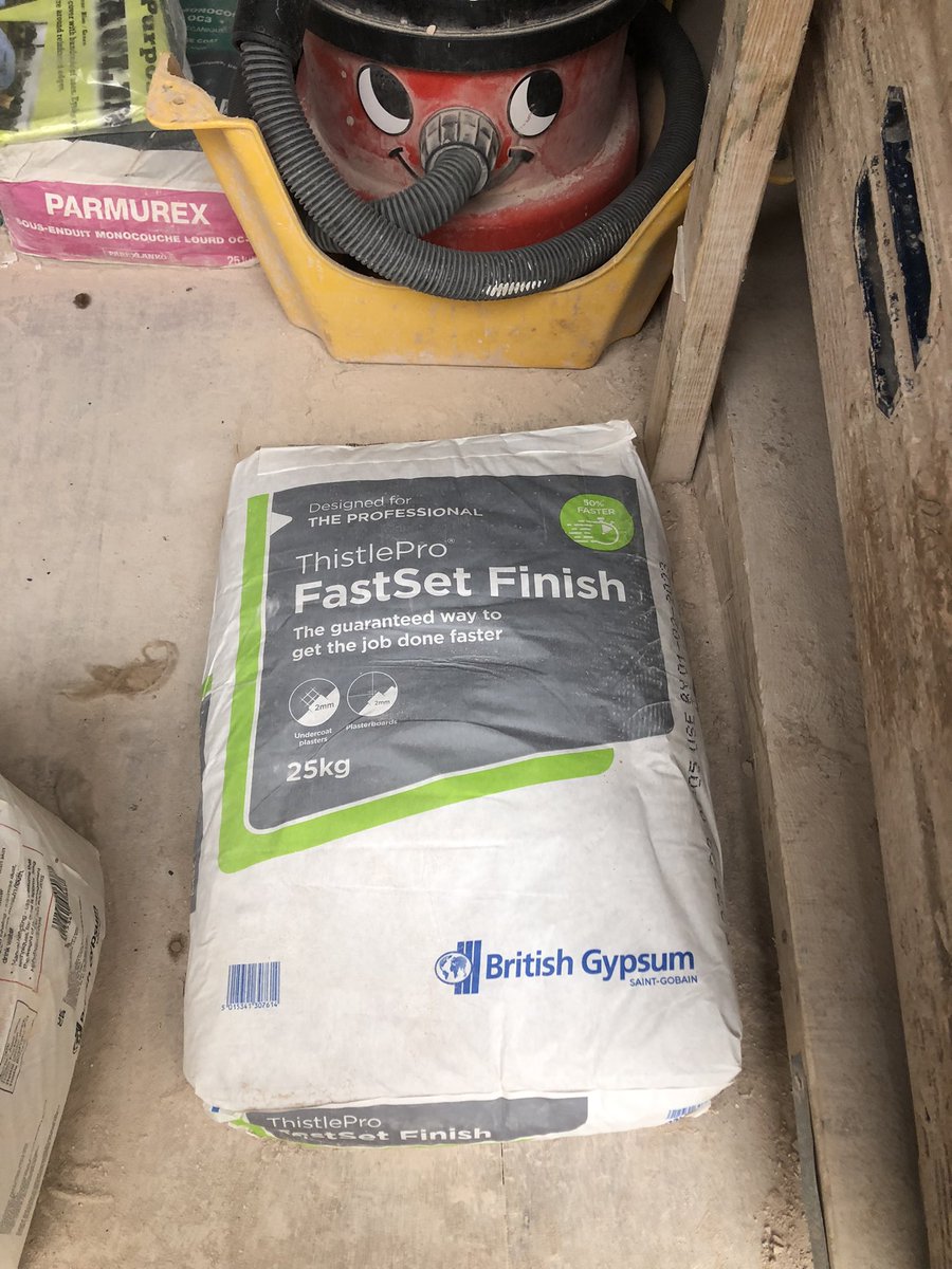 hill_plastering's tweet photo. Trying out the new @britishgypsum Fast set plaster today on a small job. Definitely be keeping a few bags in the van from now on. Ideal for small jobs and trowels up class 👍 #plastering https://t.co/f9czteqTNG
