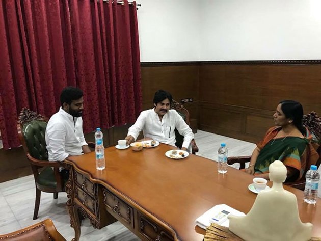 janasenachinna9's tweet photo. #ASKNB పరిటాల ఫ్యామిలీ @JanaSenaParty లో చేరాబోతున్నారా?
#asknagababu https://t.co/XmOUiUZgUv