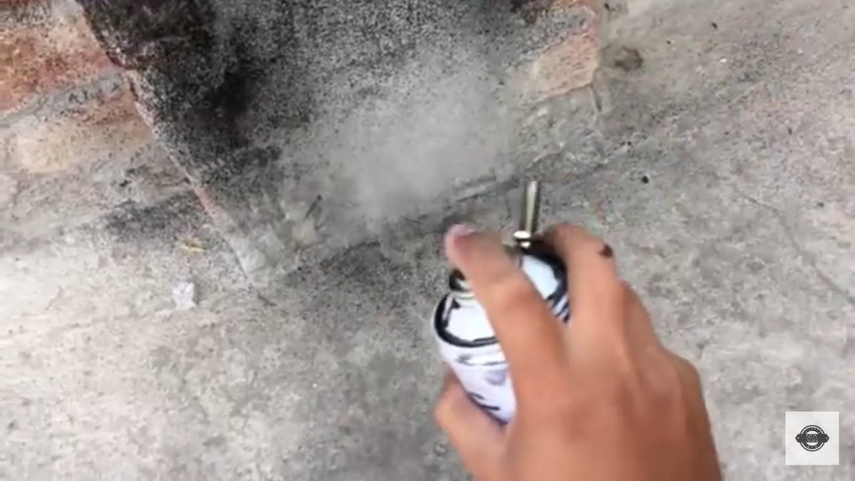 aMiRKAblr's tweet photo. بعد از انتقال رنگ سوزن والف را ببندید و با تلمبه به مقدار لازم ظرف (قوطی ) اسپری را باد کنید حال اسپری رنگ شما کاملا آماده استفاده هست

با این آموزش دیگر نیازی به خرید اسپری رنگ نیست و هر رنگی رو میتوانید در آن ��یخته و استفاده نمایید

#برای_آزادی
#مهسا_امینی https://t.co/XM2D7JhA4R