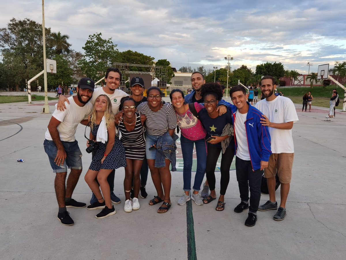 aperdomoc99's tweet photo. Solo con equipos como este se puede hacer tanto en tan poco tiempo y con tantos obstáculos, por el @AlmaCujae y por #Cuba.

@AndresCarvaE 
@DiansyHong 
@LamereDaniela 
@arual_rdguz 
@marla_reina
@arg_feu 
@AlePFon 
@AnivetR 
@kent_anthoni 
@YilianAlvarez2 
@LaMarDeCuba https://t.co/lSS7d7yy0G