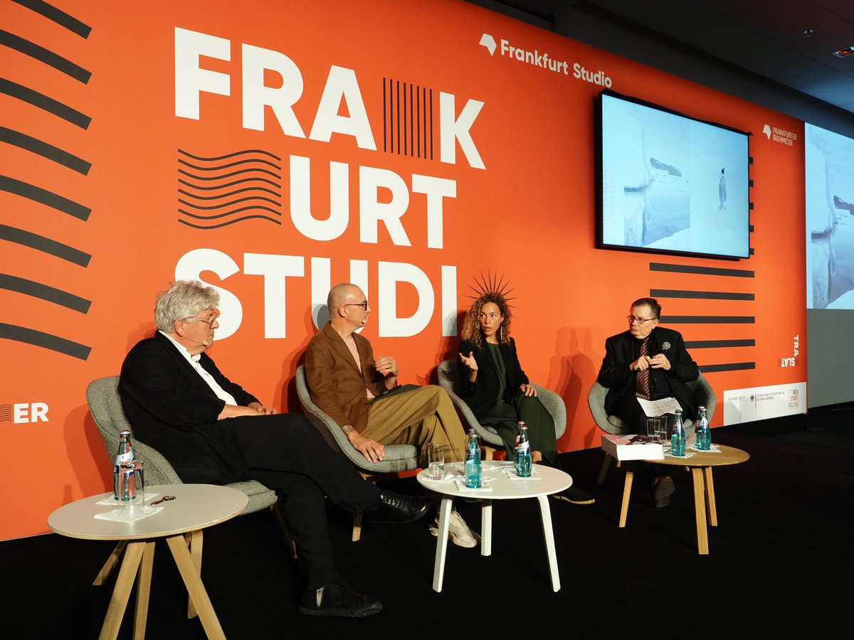 STARTSEU's tweet photo. Talks at #fmb22 about 'Antarctic Resolution' by @FoscariGiulia & @unless_org, #STARTSPrize22 winner! A formidable example of a collective effort which resulted in a book that is accessible and compelling, yet scientifically rigorous. @LarsMullerBooks @marcocendron
📷Nicolas Det https://t.co/TqYe8PoOyB