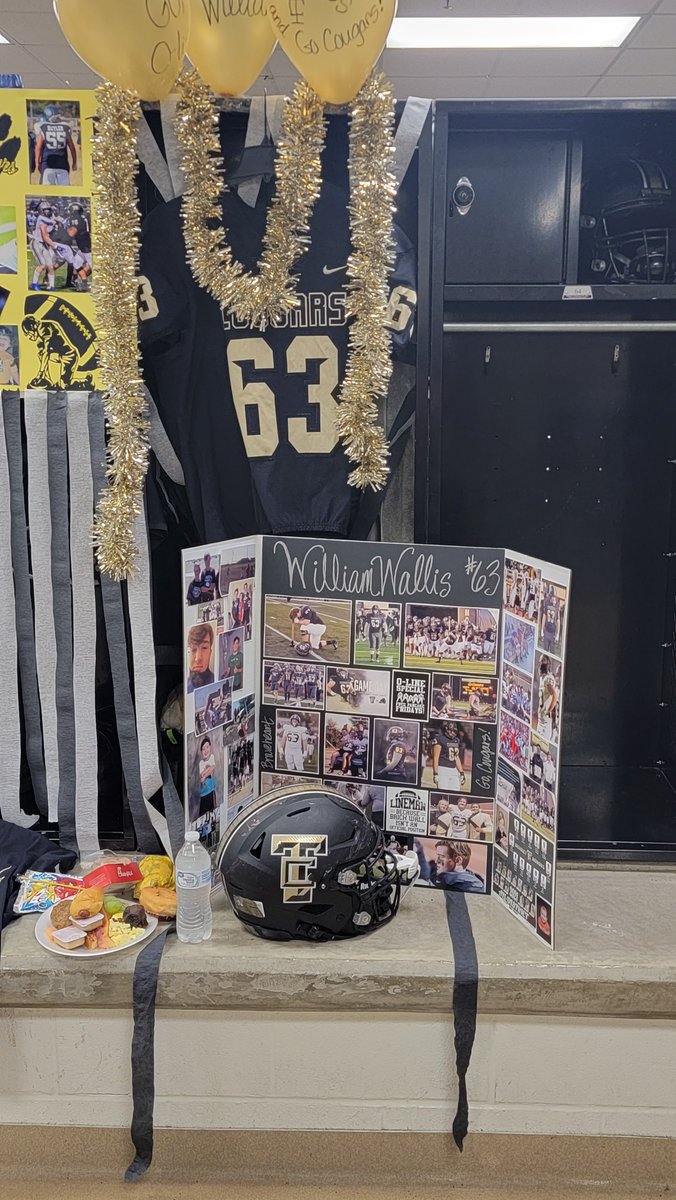 trekker21's tweet photo. A TCHS Colony Cougar tradition, the parents decorate their son's locker for their last home game. Sending love to #63, @WilliamWallis63!!  #TCHS #Cougars #Sportsball #LewisvilleISD https://t.co/0X2kMkOqZx