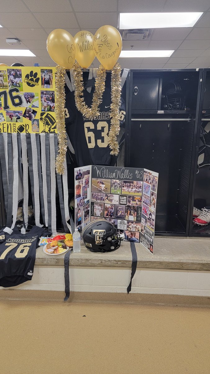 trekker21's tweet photo. A TCHS Colony Cougar tradition, the parents decorate their son's locker for their last home game. Sending love to #63, @WilliamWallis63!!  #TCHS #Cougars #Sportsball #LewisvilleISD https://t.co/0X2kMkOqZx