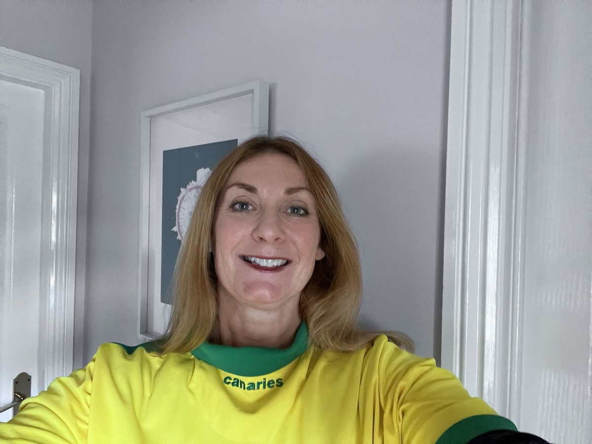 I’m supported @SHINEUKCharity with my mighty yellows shirt #backtofront #raiseawareness @NorwichCityFC @irwinmitchell