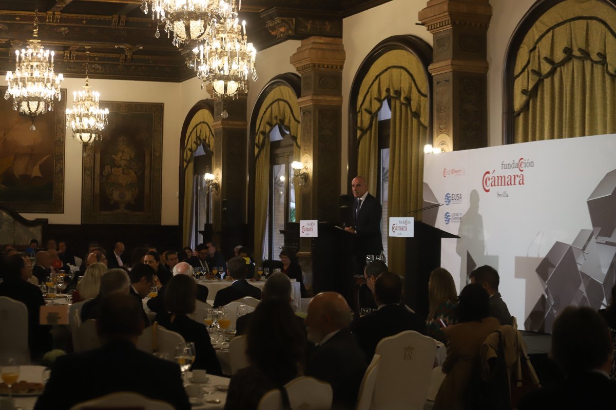 He trasladado a <a href="/jmalbares/">José Manuel Albares</a> las necesidades de Sevilla para el centenario #Sevilla29:
🟡Declaración de Especial Interés Público
🟡Tener subsede de Casa de América
🟡Acoger la Cumbre Iberoamericana 2029
Gracias por recoger estas peticiones para incluirlas en la agenda del Gobierno.