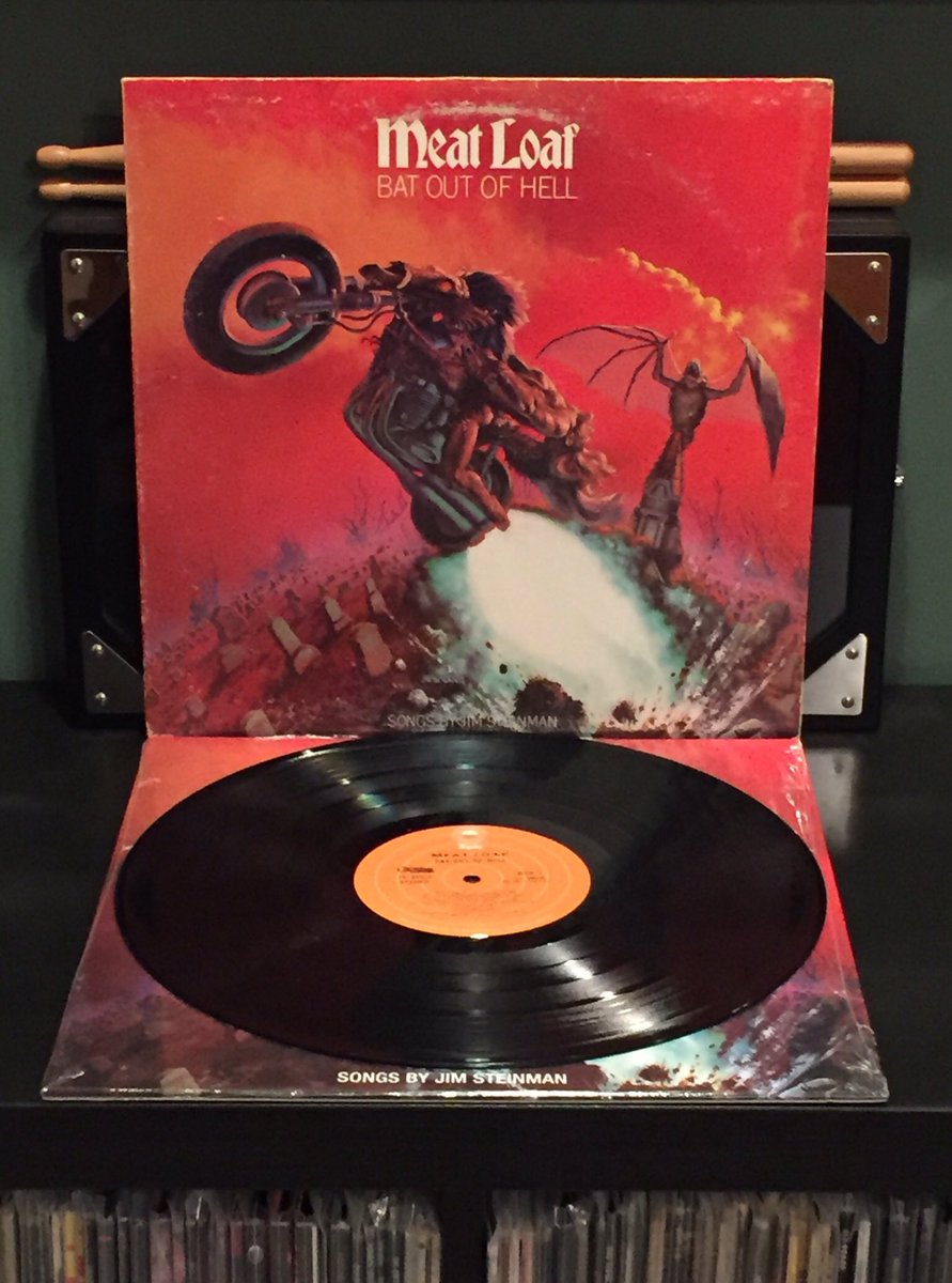 Meatloaf released his debut album “Bat Out Of Hell” 45 years ago today, October 21st, 1977. #Meatloaf #JimSteinman #BatOutOfHell