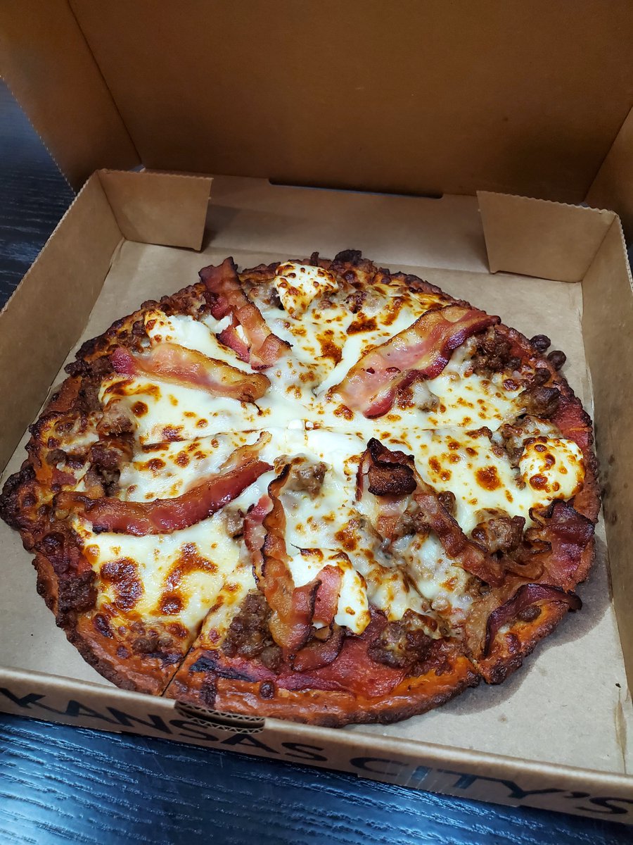 MinskysPizza's tweet photo. Have you tired our newest crust option – “low-carb legit” Keto pizza crust from local KC company, Fattyhead!? This new keto crust is available now in a 10” size for all Gourmet or Build-Your-Own pizzas! 🍕
Learn more and order now — https://t.co/1inwiytkgZ
#minskys #ketocrust https://t.co/wzOQEYkyEV