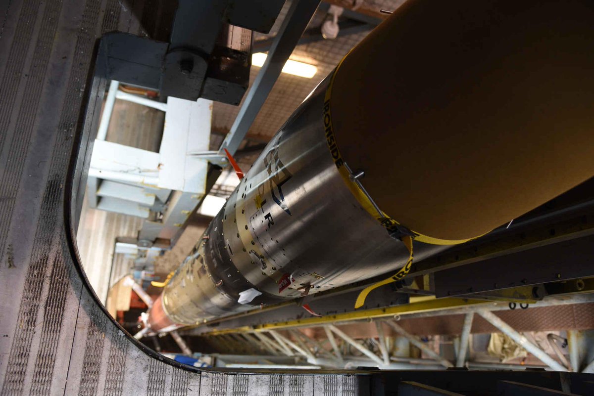 DLR_de's tweet photo. Die 1,6 Tonnen schwere DLR-Höhenforschungsrakete #MAPHEUS-12 hob am 21.10.22 um 09:25 Uhr vom Startplatz #ESRANGE in Nordschweden ab und erreichte eine Höhe von 260 km. Ein Fallschirm brachte die Fracht nach ca. 15 Min. sicher zurück zur Erde. 🪂 https://t.co/vhJ4ZlqtXQ #MORABA https://t.co/fEtPr6w3iW