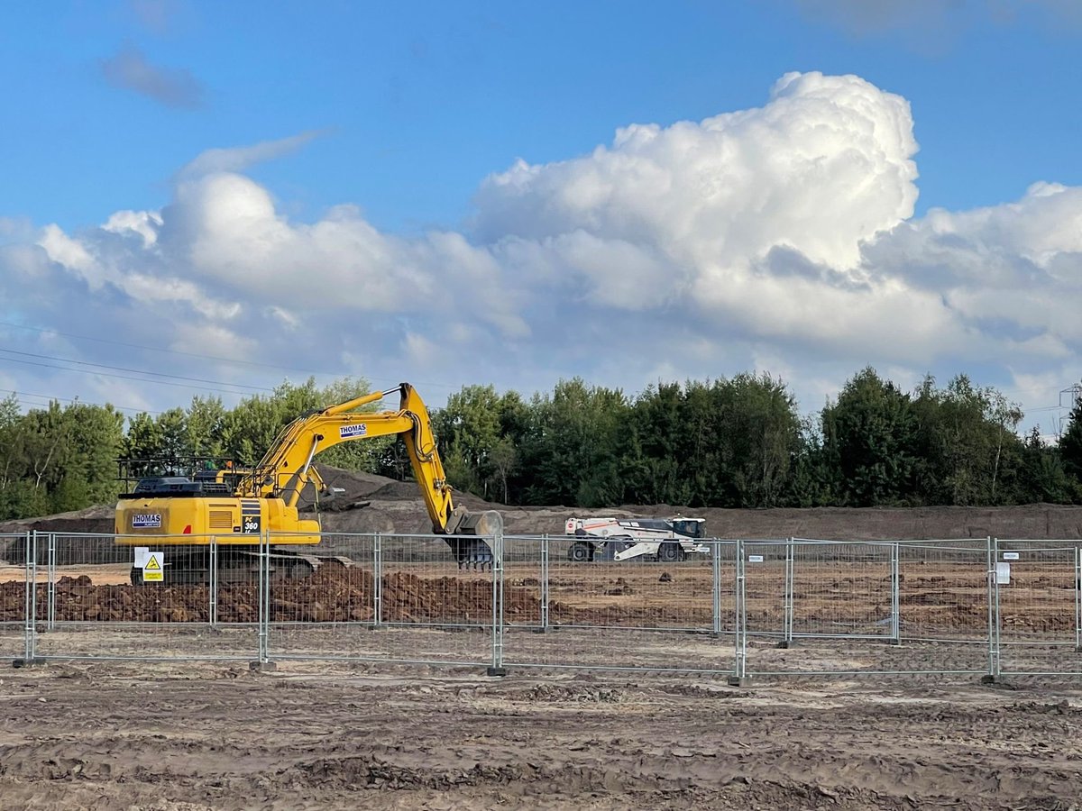 Combined Soil Stabilisation are undertaking a large earthworks and stabilisation contract for Volker Fitzpatrick in Skelmersdale. This very large plot consists of two steel frame industrial warehouses and covers an area of approx. 90,000m2.