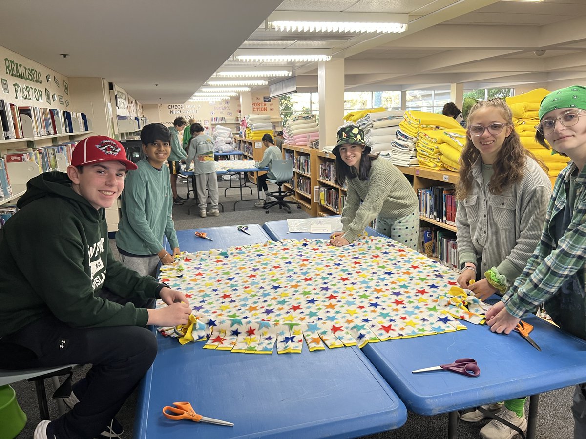 8GMiddlebrook's tweet photo. 8 Green is making blankets for preemies today! Look at our kids in action! #MiddlebrookWay #WiltonWayCT #8GreenWay #TinyMiracles https://t.co/U7a72k3Py7