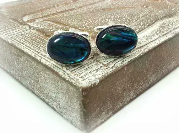 DesignsbyAudrey's tweet image. Awesome Blue Cufflinks - A Sea of Blue Cufflinks – Dark Blue Paua Shell Cufflinks – Blue Pearl Cufflinks – Blue Oval Cufflinks by #DesignedbyAudrey.  Beautiful men's #handmade accessories and jewelry buff.ly/3c9lKss via @Etsy