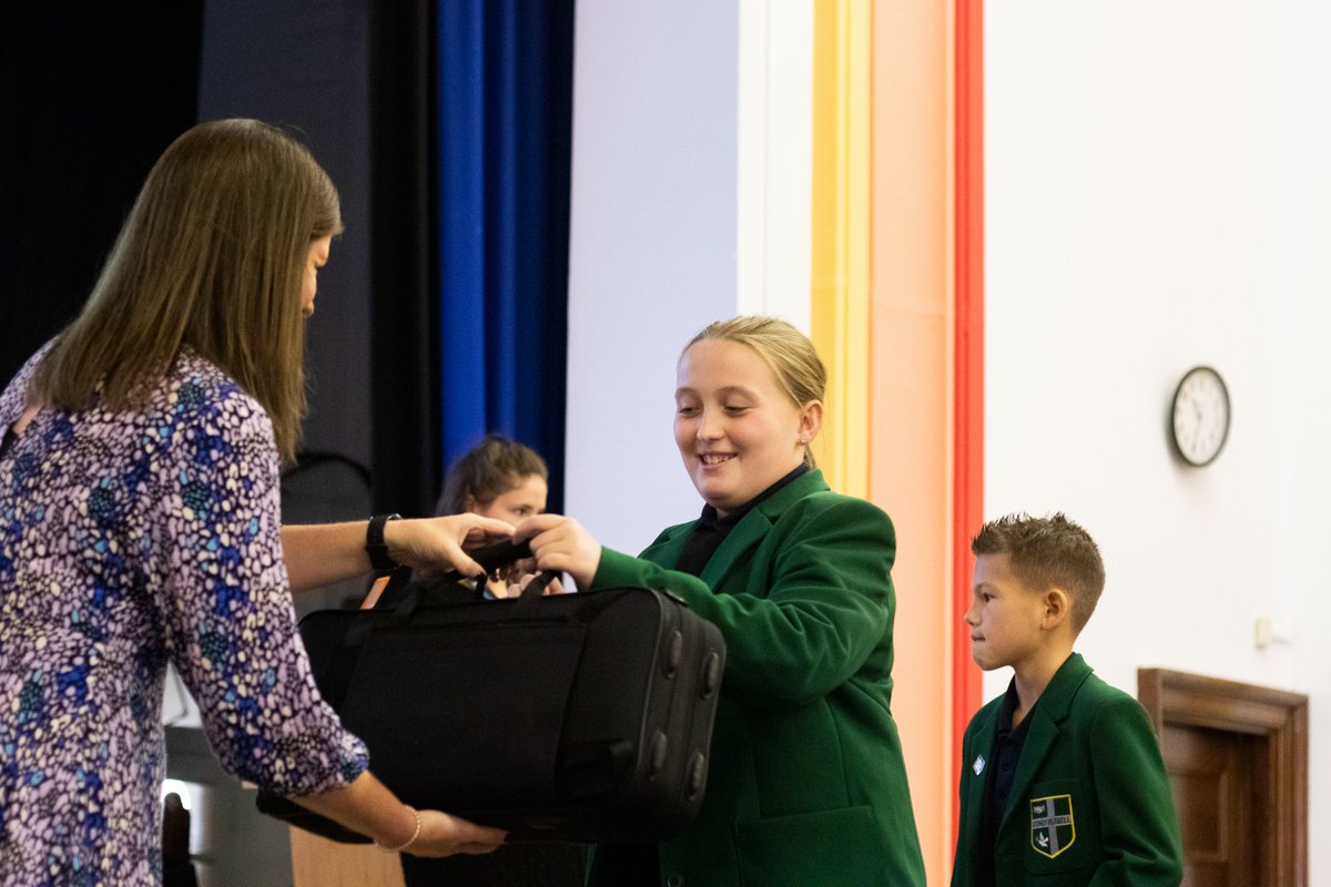 SydneyR_School's tweet photo. MiSST Ceremony - 19th Oct

Every year, every one of our year 7’s get the opportunity to learn an instrument - with the help from our lovely partners at @misst_music. Each student from Y7 gets given an instrument, and is then taught how to play that throughout the year. https://t.co/pE2Udxsrck