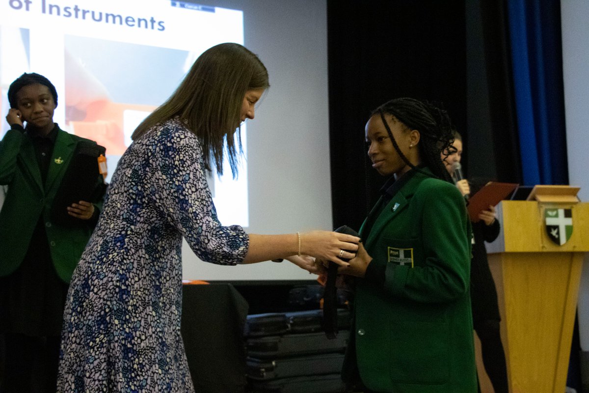 SydneyR_School's tweet photo. MiSST Ceremony - 19th Oct

Every year, every one of our year 7’s get the opportunity to learn an instrument - with the help from our lovely partners at @misst_music. Each student from Y7 gets given an instrument, and is then taught how to play that throughout the year. https://t.co/pE2Udxsrck