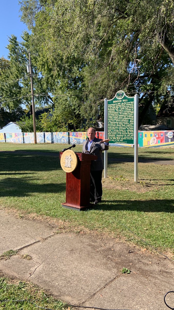 QuinnEvansQE's tweet photo. #QuinnEvans joined the #Detroit community for the Birwood Wall Historical Marker Dedication Ceremony at Alfonso Wells Memorial Park. As a result of working w/ community members &amp; #civilrights historians, both its presence &amp; #history will now be preserved for future generations! https://t.co/zqGWlrASnf