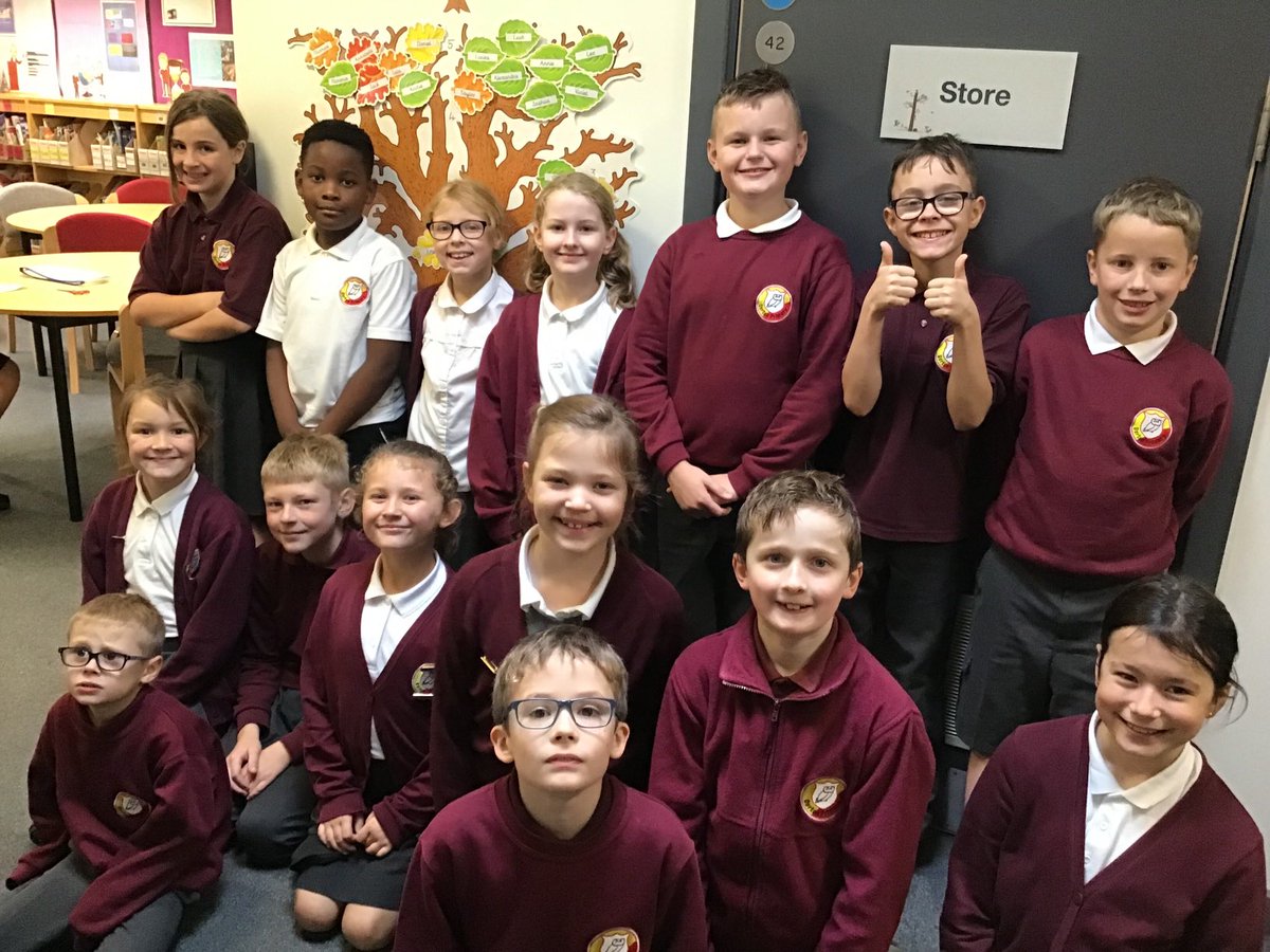 ⁦<a href="/DartonPrimary/">Darton Primary Sch</a>⁩ #DPS_litracy reading champions at the top of the tree 🌲📚👏