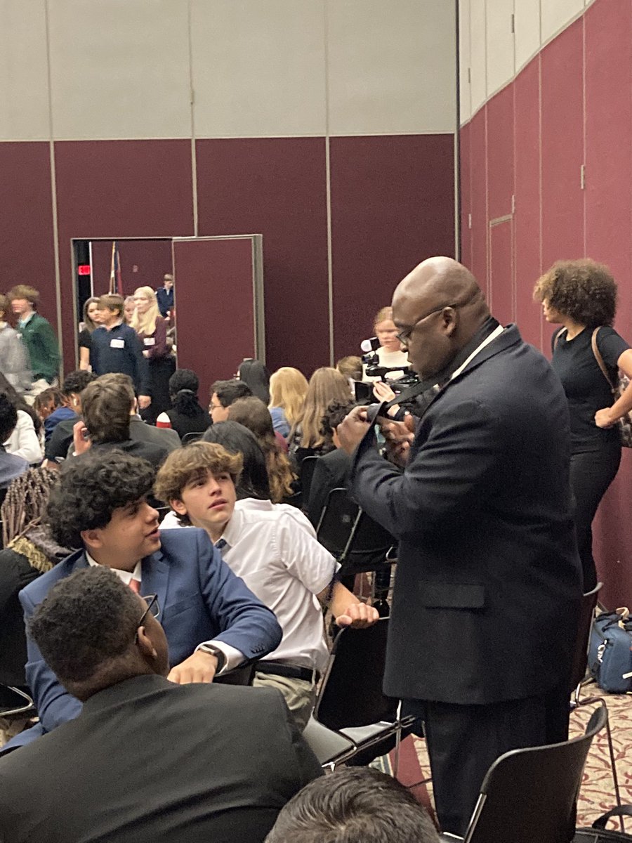 a boring world XI tweet media