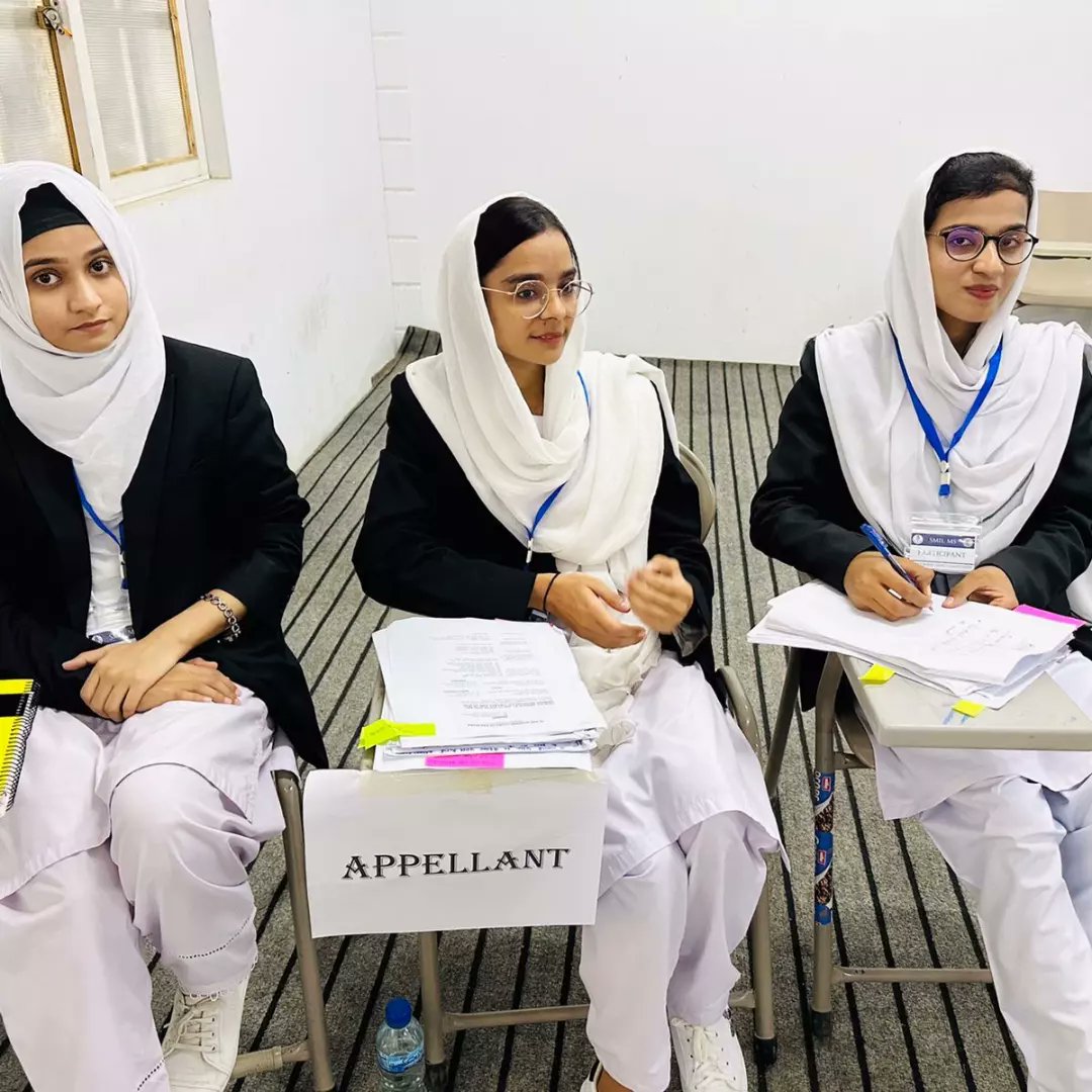 SmilMooting's tweet photo. The 2nd SMILMS Intra Moot Court Competition 2022.
Day 01 consisted of the Preliminary Rounds where teams got a chance to show their skills of advocacy and legal research in front of a panel of seasoned judges.

#SMILMS #Sindhmehran
#Sindhmehraninstituteoflaw
#2ndSMILMS_Intra https://t.co/a1yy5XZi5N