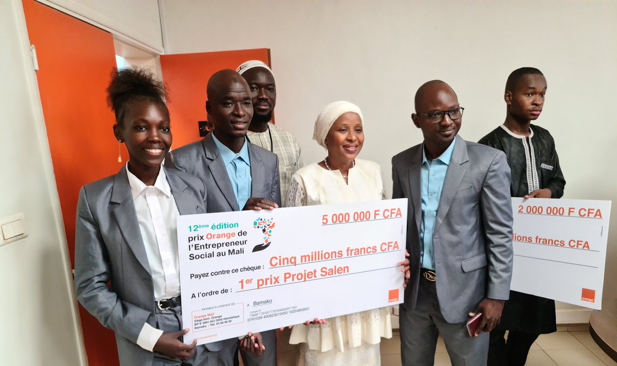 🏆Hier, 20/10/2022, marquait la fin du Prix #POESAM2022. Les 3 lauréats sont passés devant un panel de Directeurs de départements d’#OrangeMali, au siège de l'entreprise. 🥇: Projet Salen (5 000 000 FCFA) 🥈: Biomass For Gas Low (4 000 000 FCFA) 🥉 : Keneya-box (3 000 000 FCFA)