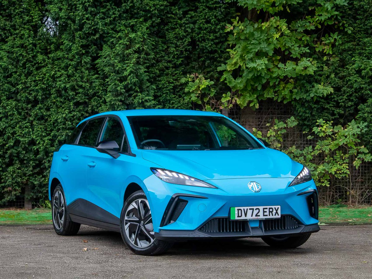 MGmotor's tweet photo. With all the focus on Volcano Orange, let's not forget about the other five fantastic tones available for the All-New #MG4 EV. Thanks to @pinkstonesMG for these beautiful shots, capturing Holborn Blue.

Find the right spec for you: https://t.co/JcDoalhlsT

#MGMotor #NoCompromise https://t.co/Dinci7W3pZ