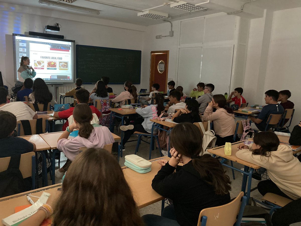 Este curso 2022-2023 seguimos promoviendo la enseñanza de inglés como 2ª lengua  a través del Proyecto de Bilingüismo en el IES Castillo de Luna. Más información en castillodeluna.es/6248