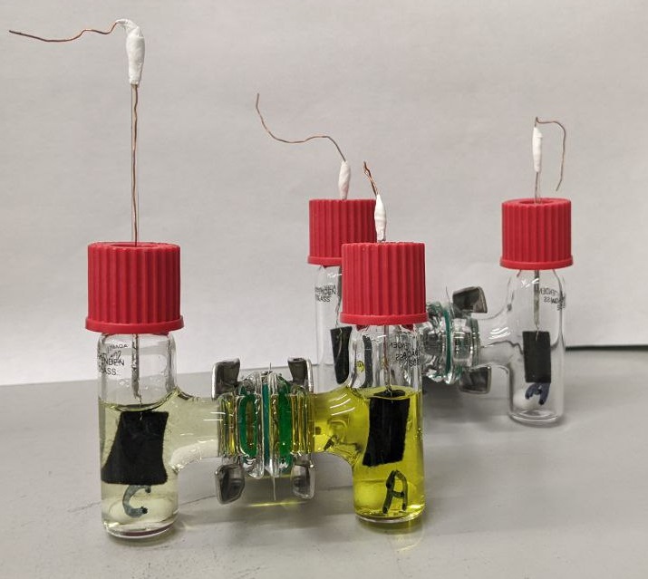 LenkaRomadina's tweet image. After 6 months of PhD thesis writing, I am back in the Lab! H-cells are good to go! #Skoltech #RedoxFlow
