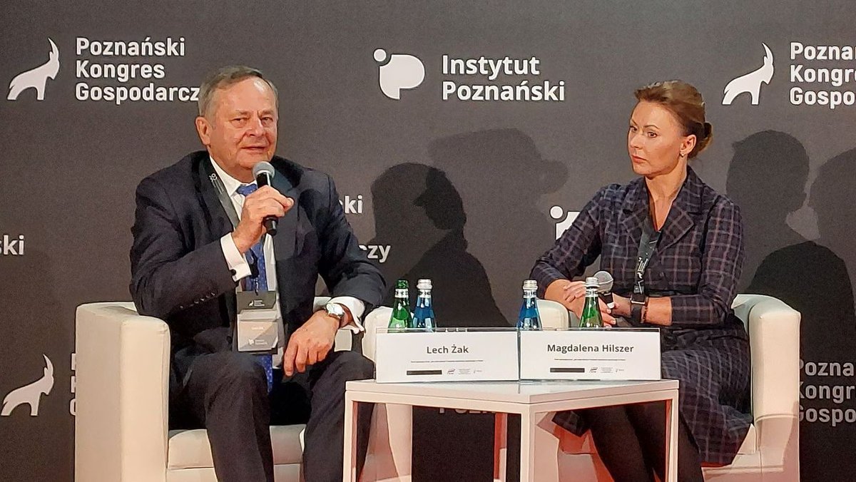 Grupa_Enea's tweet photo. 💬 Wiceprezes #Enea, Lech Żak podkreślił na #PKG2022 jak istotne jest wspieranie szkolnictwa zawodowego: "Mamy zadanie wypełnienia luki pokoleniowej i kompetencyjnej. To dla nas wyzwanie, branża elektroenergetyczna potrzebuje specjalistów". #PatronatPełenEnergii #StrategiaEnei https://t.co/gsi333esfg